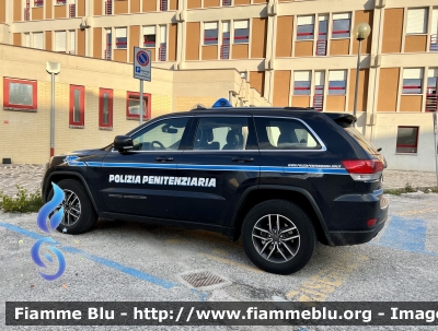 Jeep Grand Cherokee IV serie restyle 
Polizia Penitenziaria 
Servizio Traduzioni e Piantonamenti 
Allestimento Autocarrozzeria Moderna 
POLIZIA PENITENZIARIA 005 AH
Parole chiave: Jeep Grand_Cherokee_IVserie_restyle POLIZIAPENITENZIARIA005AH