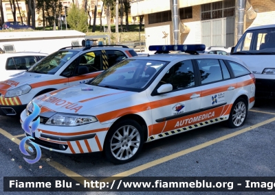 Renault Laguna Grandtour II serie 
ASL n4 di Teramo 
118 Abruzzo Soccorso 
C.O. Di Teramo 
Automedica 
Allestimento Aricar 
Parole chiave: Renault Laguna_Grandtour_IIserie Automedica 