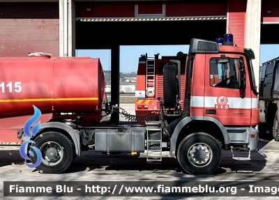 Mercedes-Benz Actros 2044 4x4 II serie 
Vigili del Fuoco 
Comando provinciale di Pescara 
Distaccamento Aeroportuale 
VF 22018
Parole chiave: Mercedes-Benz Actros_2044_4x4_IIserie VF22018