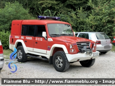 Iveco Massif 
Vigili del Fuoco 
Comando provinciale di L’Aquila 
Allestimento Iveco-Magirus 
VF 25463
Parole chiave: Iveco Massif VF25463