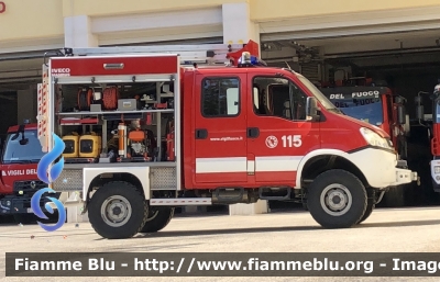 Iveco Daily 55S17 4x4 IV serie restyle 
Vigili del fuoco 
Comando provinciale di L’Aquila 
Colonna mobile regionale Abruzzo 
Polisoccorso 
VF 26662
Parole chiave: Iveco Daily_4x4_IVserie_restyle VF26662