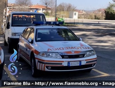 Renault Laguna Grandtour II serie 
ASL n4 di Teramo 
118 Abruzzo Soccorso 
C.O. Di Teramo 
Automedica 
Allestimento Aricar 
Parole chiave: Renault Laguna_Grandtour_IIserie Automedica 