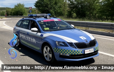 Skoda Octavia Wagon V serie 
Polizia di Stato 
Polizia Stradale 
Allestimento Focaccia 
Decorazione grafica Artlantis 
POLIZIA M5202
In Scorta al giro d’Italia 2021
“Vettura 2”
Parole chiave: Skoda_Octavia Wagon Vserie Polizia Stradale giro d’Italia