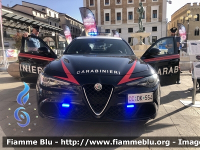 Alfa-Romeo Nuova Giulia Quadrifoglio 
Carabinieri 
Nucleo Operativo Radiomobile di Roma 
CC DK 554
Parole chiave: Alfa-Romeo Nuova_Giulia_Quadrifoglio CCDK554