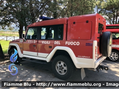 Iveco Massif Double cab 
Vigili del Fuoco 
Comando provinciale di L’Aquila  
Allestimento Iveco-Magirus 
VF 25463
Parole chiave: Iveco Massif Double cab VF25463