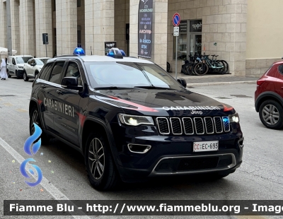 Jeep Grand Cherokee IV serie restyle 
Carabinieri 
Comando Carabinieri Banca D’Italia 
CC EC 693 
Parole chiave: Jeep Grand_Cherokee_IVserie_restyle CCEC693