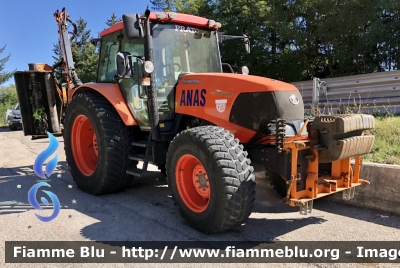 Kubota M130X 
ANAS 
Regione Abruzzo 
Compartimento di L’Aquila 
Parole chiave: Kubota M130X