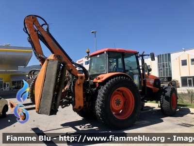 Kubota M130X
ANAS  
Regione Abruzzo 
Compartimento di L’Aquila 
Parole chiave: Kubota M130X