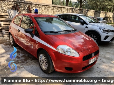 Fiat Grande Punto 
Vigili del Fuoco 
Comando provinciale di L’Aquila 
Versione 3 Porte 
VF 25597
Parole chiave: Fiat_Grande Punto 3 Porte Vigili del Fuoco L’Aquila