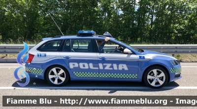 Skoda Octavia Wagon V serie 
Polizia di Stato 
Polizia Stradale 
Allestimento Focaccia 
Decorazione grafica artlantis 
POLIZIA M4722
Parole chiave: Skoda_Octavia Wagon Vserie Polizia Stradale