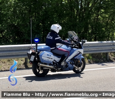 Yamaha FJR 1300 II serie 
Polizia di Stato 
Polizia Stradale 
Allestimento Elevox 
POLIZIA G3093
In Scorta al giro d’Italia 2021
Moto “17”
Parole chiave: YamahaFJR1300 IIserie Polizia Stradale Giro d’Italia