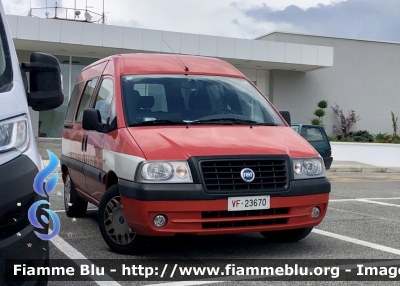 Fiat Scudo I serie 
Vigili del Fuoco 
Nucleo Sommozzatori Roma 
Mezzo acquistato dalla Direzione Nazionale per L’Ispettorato Emergenze 
VF 23670
Parole chiave: Fiat Scudo_Iserie VF23670