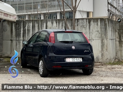 Fiat Grande Punto 
Carabinieri 
CC DD 692
Parole chiave: Fiat Grande_Punto CCDD692