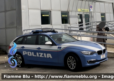 Bmw 320 Touring F31 restyle 
Polizia di Stato 
Polizia Stradale 
Allestimento Marazzi 
Decorazione Grafica Artlantis 
POLIZIA M0386
Parole chiave: Bmw 320_Touring_F31_restyle POLIZIAM0386