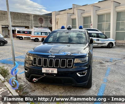 Jeep Grand Cherokee IV serie restyle 
Polizia Penitenziaria 
Servizio Traduzioni e Piantonamenti 
Allestimento Autocarrozzeria Moderna 
POLIZIA PENITENZIARIA 005 AH
Parole chiave: Jeep Grand_Cherokee_IVserie_restyle POLIZIAPENITENZIARIA005AH