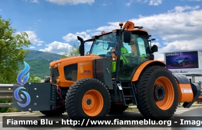 Kubota M135GX-IV 
ANAS 
Regione Abruzzo 
Compartimento di L’Aquila 
Parole chiave: Kubota M135GX-IV