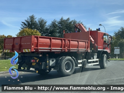 Iveco EuroCargo 150E28 4x4 III serie 
Vigili del Fuoco 
Comando provinciale di L’Aquila 
Colonna Mobile Regionale 
Autocarro con Gru PM
Allestimento Iveco-Magirus 
VF 26750
Parole chiave: Iveco EuroCargo_150E28_4x4_IIIserie VF26750