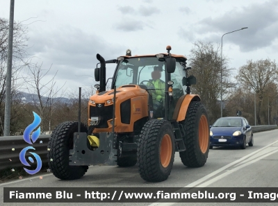 Kubota M135GX-IV
ANAS 
Regione Abruzzo 
Compartimento di L’Aquila 
Parole chiave: Kubota M135GX-IV