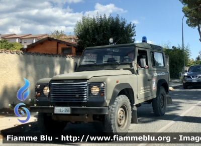 Land-Rover Defender 90 
Carabinieri 
Comando Carabinieri unità per la tutela Ambientale Forestale ed Agroalimentare 
Stazione Parco Nazionale del Gran Sasso e Monti della Laga 
CC BJ 266 
Parole chiave: Land-Rover Defender_90 CCBJ266