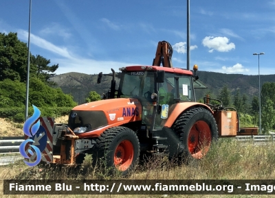 Kubota M130X 
ANAS 
Regione Abruzzo 
Compartimento di L’Aquila 
Parole chiave: Kubota M130X