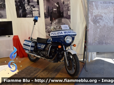 Moto Guzzi 850-T3
Polizia Municipale
Comune di L'Aquila
Mezzo Storico
Parole chiave: Moto Guzzi_850-T3