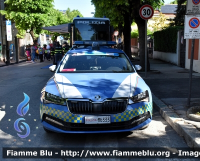 Skoda Superb III serie restyle
Polizia di Stato
Polizia Stradale
POLIZIA M6333
In Scorta al Giro D'Italia 2024
Auto 475
Parole chiave: Skoda Superb_IIIserie_restyle POLIZIAM6333 Giro_D&#039;Italia_2024