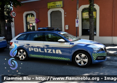 Skoda Superb III serie restyle
Polizia di Stato
Polizia Stradale
POLIZIA M6333
In Scorta al Giro D'Italia 2024
Auto 475
Parole chiave: Skoda Superb_IIIserie_restyle POLIZIAM6333 Giro_D&#039;Italia_2024