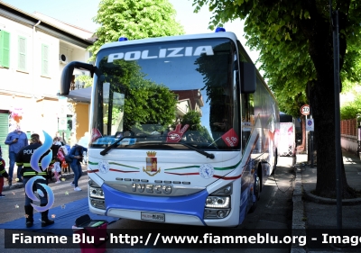 Iveco Crossway II serie
Polizia di Stato 
Polizia Stradale
"Pullman Azzurro"
Allestimento Elevox
POLIZIA M6898
Presente ad ogni partenza di tappa del Giro D'Italia 2024
Automezzo 476
Parole chiave: Iveco Crossway_IIserie POLIZIAM6898 Giro_D'Italia_2024