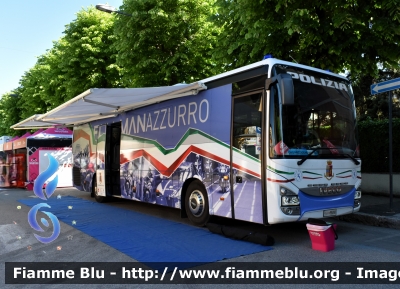 Iveco Crossway II serie
Polizia di Stato 
Polizia Stradale
"Pullman Azzurro"
Allestimento Elevox
POLIZIA M6898
Presente ad ogni partenza di tappa del Giro D'Italia 2024
Automezzo 476
Parole chiave: Iveco Crossway_IIserie POLIZIAM6898 Giro_D'Italia_2024