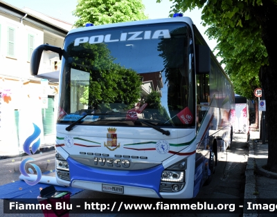 Iveco Crossway II serie
Polizia di Stato 
Polizia Stradale
"Pullman Azzurro"
Allestimento Elevox
POLIZIA M6898
Presente ad ogni partenza di tappa del Giro D'Italia 2024
Automezzo 476
Parole chiave: Iveco Crossway_IIserie POLIZIAM6898 Giro_D'Italia_2024