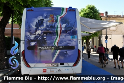 Iveco Crossway II serie
Polizia di Stato
Polizia Stradale 
"Pullman Azzurro"
Allestimento Elevox 
POLIZIA M6898
Presente ad ogni partenza di tappa del Giro D'Italia 2024
Automezzo 476
Parole chiave: Iveco Crossway POLIZIAM6898