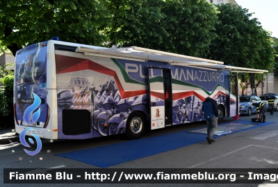 Iveco Crossway II serie
Polizia di Stato 
Polizia Stradale
"Pullman Azzurro"
Allestimento Elevox
POLIZIA M6898
Presente ad ogni partenza di tappa del Giro D'Italia 2024
Automezzo 476
Parole chiave: Iveco Crossway_IIserie POLIZIAM6898 Giro_D'Italia_2024