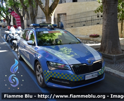 Skoda Superb Wagon III serie restyle
Polizia di Stato
Polizia Stradale 
Allestimento Focaccia 
POLIZIA M6406
In Scorta al Giro D'Italia 2024
Auto 05
Parole chiave: Skoda Superb_Wagon_IIIserie_restyle POLIZIAM6406 Giro_D&#039;Italia_2024