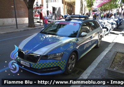 Skoda Superb Wagon III serie restyle
Polizia di Stato
Polizia Stradale 
Allestimento Focaccia 
POLIZIA M6406
In Scorta al Giro D'Italia 2024
Auto 05
Parole chiave: Skoda Superb_Wagon_IIIserie_restyle POLIZIAM6406 Giro_D&#039;Italia_2024