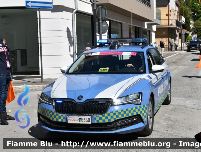 Skoda Superb Wagon III serie restyle
Polizia di Stato 
Polizia Stradale
Allestimento Focaccia
POLIZIA M6368
In Scorta al Giro D'Italia 2024
Auto 04
Parole chiave: Skoda Superb_Wagon_IIIserie_restyle POLIZIAM6368Giro_D&#039;Italia_2024