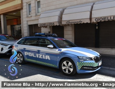 Skoda Superb Wagon III serie restyle
Polizia di Stato
Polizia Stradale
Allestimento Focaccia
POLIZIA M6362
In Scorta al Giro D'Italia 2024
Auto 02
Parole chiave: Skoda Superb_Wagon_IIIserie_restyle POLIZIAM6362Giro_D&#039;Italia_2024