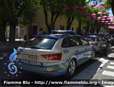 Skoda Superb Wagon III serie restyle
Polizia di Stato 
Polizia Stradale
Allestimento Focaccia
POLIZIA M6368
In Scorta al Giro D'Italia 2024
Auto 04
Parole chiave: Skoda Superb_Wagon_IIIserie_restyle POLIZIAM6368Giro_D&#039;Italia_2024