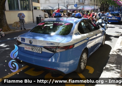 Alfa Romeo Nuova Giulia Q4 restyle
Polizia di Stato 
Polizia Stradale
POLIZIA N5999
In Scorta al Giro D'Italia 2024
Auto 01
Parole chiave: Alfa-Romeo Nuova_Giulia_Q4_restyle POLIZIAN5999Giro_D'Italia_2024