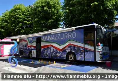 Iveco Crossway II serie
Polizia di Stato 
Polizia Stradale
"Pullman Azzurro"
Allestimento Elevox
POLIZIA M6898
Presente ad ogni partenza di tappa del Giro D'Italia 2024
Automezzo 476
Parole chiave: Iveco Crossway_IIserie POLIZIAM6898 Giro_D'Italia_2024