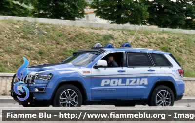 Jeep Grand Cherokee IV serie restyle 
Polizia di Stato 
Reparto Mobile 
Decorazione Grafica Artlantis 
POLIZIAM4222
Parole chiave: Jeep Grand_Cherokee_IVserie_restyle POLIZIAM4222