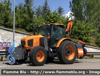 Kubota M135GX-IV
ANAS 
Regione Abruzzo 
Compartimento di L’Aquila 
Parole chiave: Kubota M135GX-IV