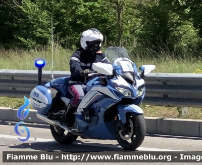 Yamaha FJR 1300 II serie 
Polizia di Stato 
Polizia Stradale 
Allestimento Elevox 
POLIZIA G3104 
In Scorta al Giro d’Italia 
Moto “15”
Parole chiave: Yamaha_FJR1300 IIserie Polizia Stradale Giro d’Italia