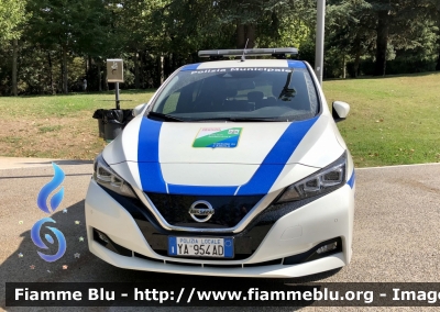 Nissan Leaf 
Polizia Municipale 
Comune di L’Aquila 
Allestimento Oriente 
POLIZIA LOCALE YA 954 AD 
Parole chiave: Nissan Leaf POLIZIALOCALEYA954AD