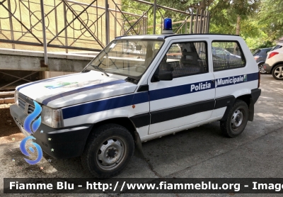 Fiat Panda 4x4 II serie 
Polizia Municipale 
Comune di Cagnano Amiterno 
Parole chiave: Fiat Panda_4x4_IIserie