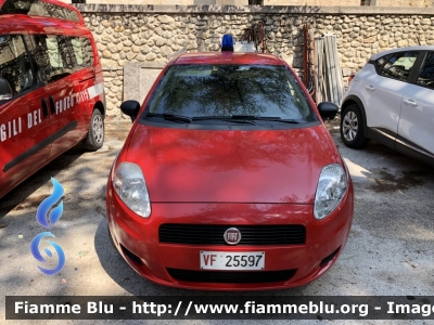 Fiat Grande Punto 
Vigili del Fuoco 
Comando provinciale di L’Aquila 
Versione 3 Porte 
VF 25597
Parole chiave: Fiat_Grande Punto 3 Porte Vigili del Fuoco L’Aquila