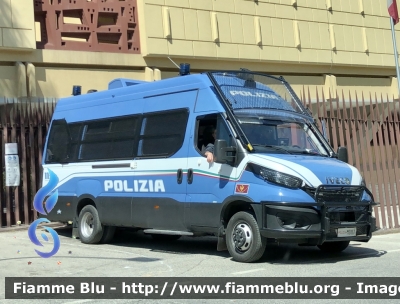 Iveco Daily VI serie restyle 
Polizia di Stato 
Reparto Mobile 
Allestimento Sperotto 
POLIZIA M5867
Parole chiave: Iveco Daily_Viserie_restyle POLIZIAM5867