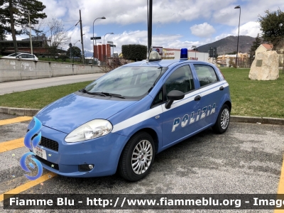 Fiat Grande Punto 
Polizia di Stato 
Questura di L’Aquila 
POLIZIA H0118
Parole chiave: Fiat grande Punto polizia