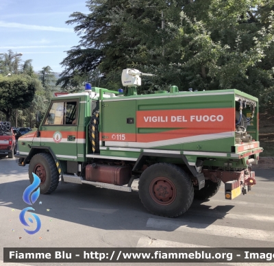 Iveco VM90 Scout - Ex Corpo Forestale dello Stato 
Vigili del Fuoco 
Comando provinciale di L’Aquila 
Allestimento Iveco-Magirus 
Ex Corpo Forestale dello Stato 
VF 28057
Parole chiave: Iveco VM90_Scout VF28057