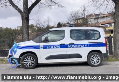 Citroen Berlingo 
Polizia Municipale 
Comune di L’Aquila 
Ufficio Mobile 
Allestimento Focaccia
POLIZIA LOCALE YA 392 AL 

Parole chiave: Citroen Berlingo POLIZIALOCALE392AL