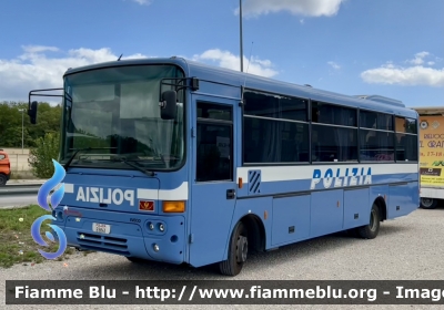 Iveco Cacciamali 100E21
Polizia di Stato 
Reparto Mobile 
POLIZIA E9841
Parole chiave: Iveco Cacciamali_100E21 POLIZIAE9841